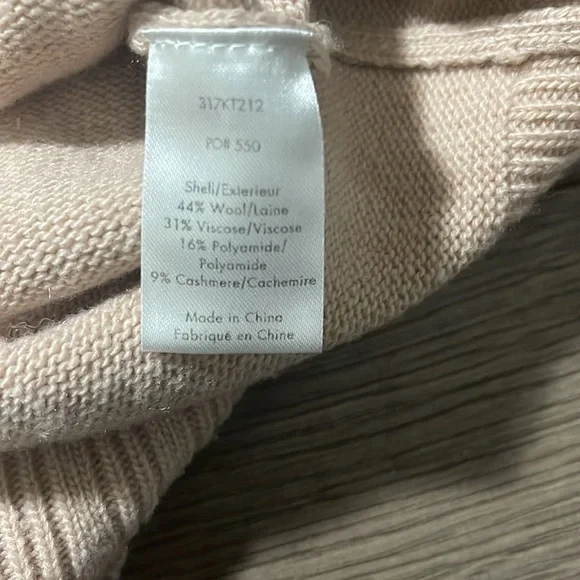 Elizabeth and James Women's Scoop neck sweater, Size XS - Picture 8 of 10